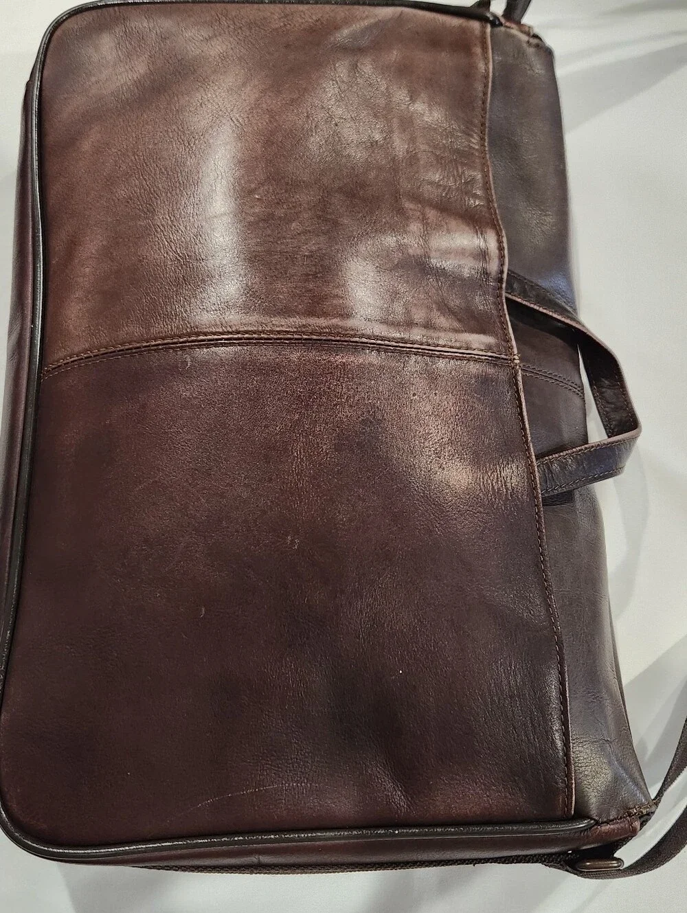 Kenneth Cole Reaction Risky Businesd Dark Brown Leather Messenger Bag